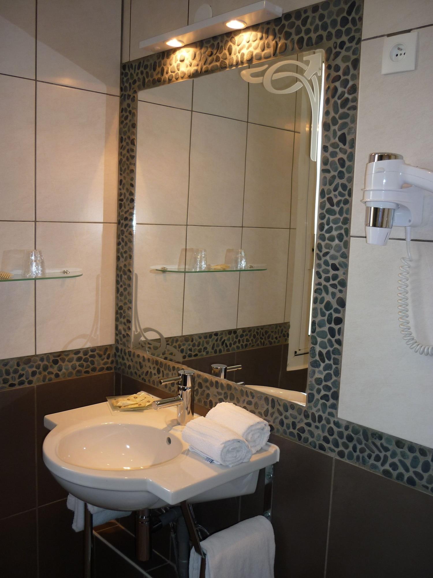 Adonis Sanary Grand Hotel Des Bains Room photo