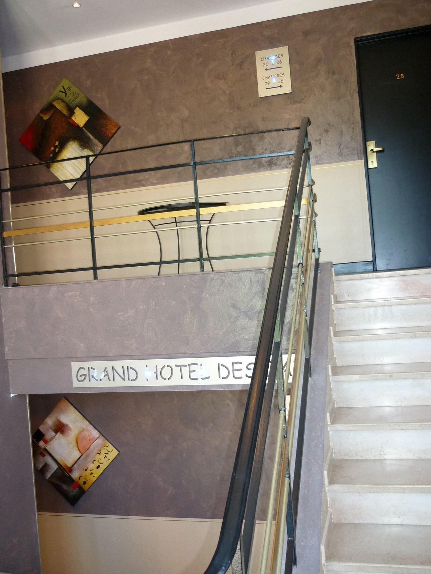 Adonis Sanary Grand Hotel Des Bains Exterior photo