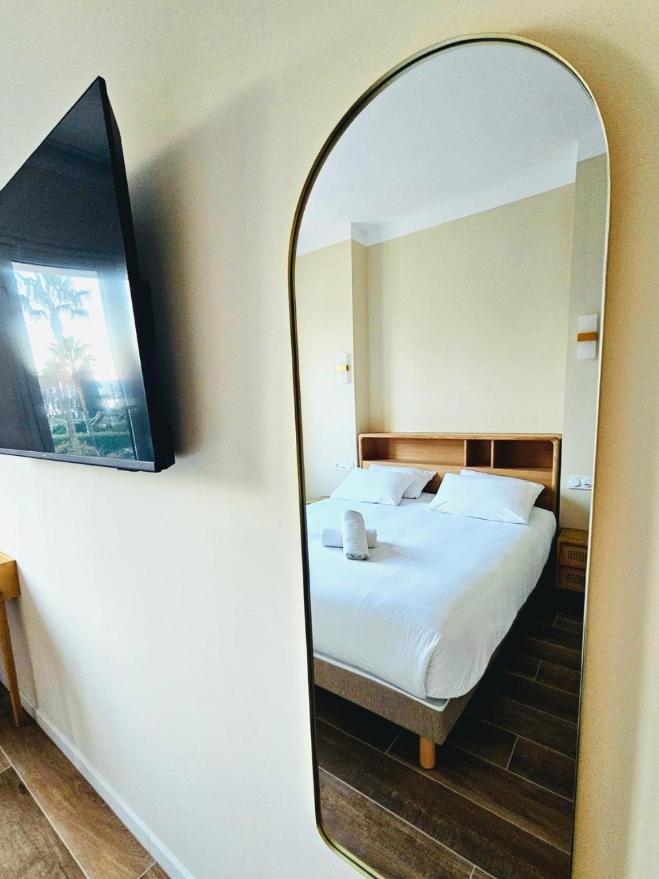 Adonis Sanary Grand Hotel Des Bains Exterior photo