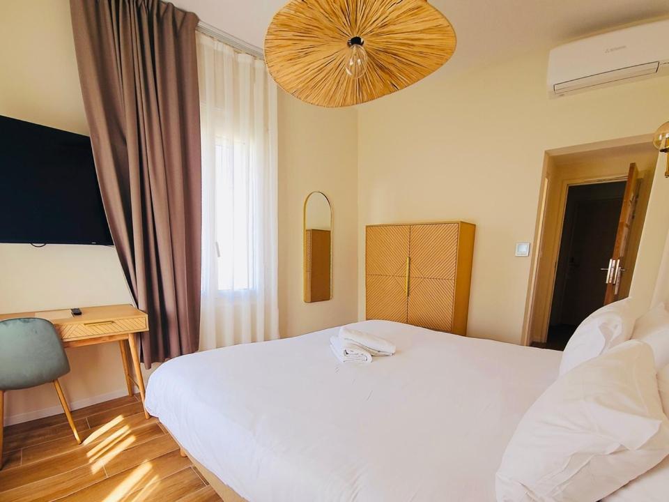 Adonis Sanary Grand Hotel Des Bains Exterior photo